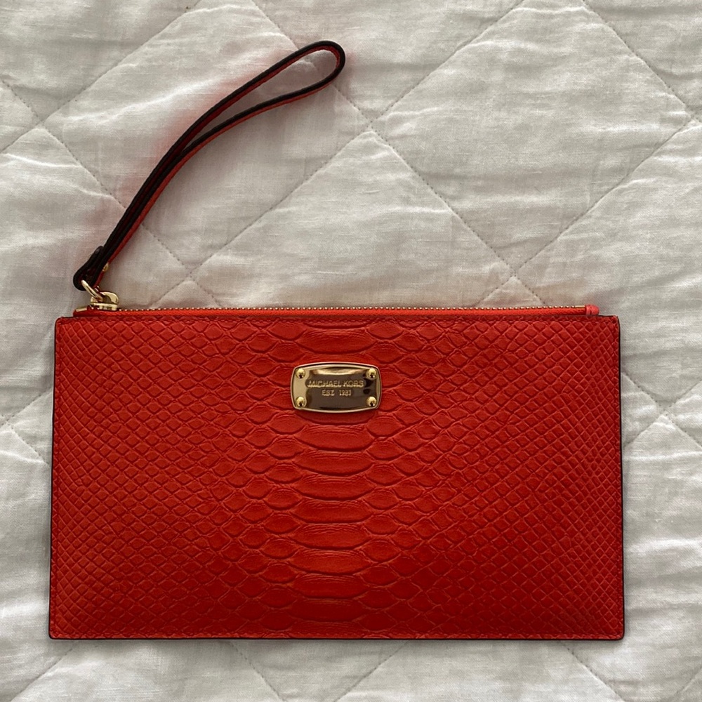 Michael Kors Jet Set Item - Fuschia LG Zip Clutch